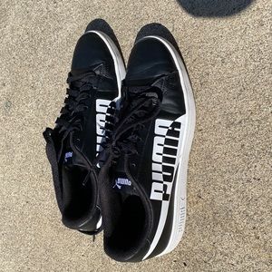 Men’s Puma leather like sneakers